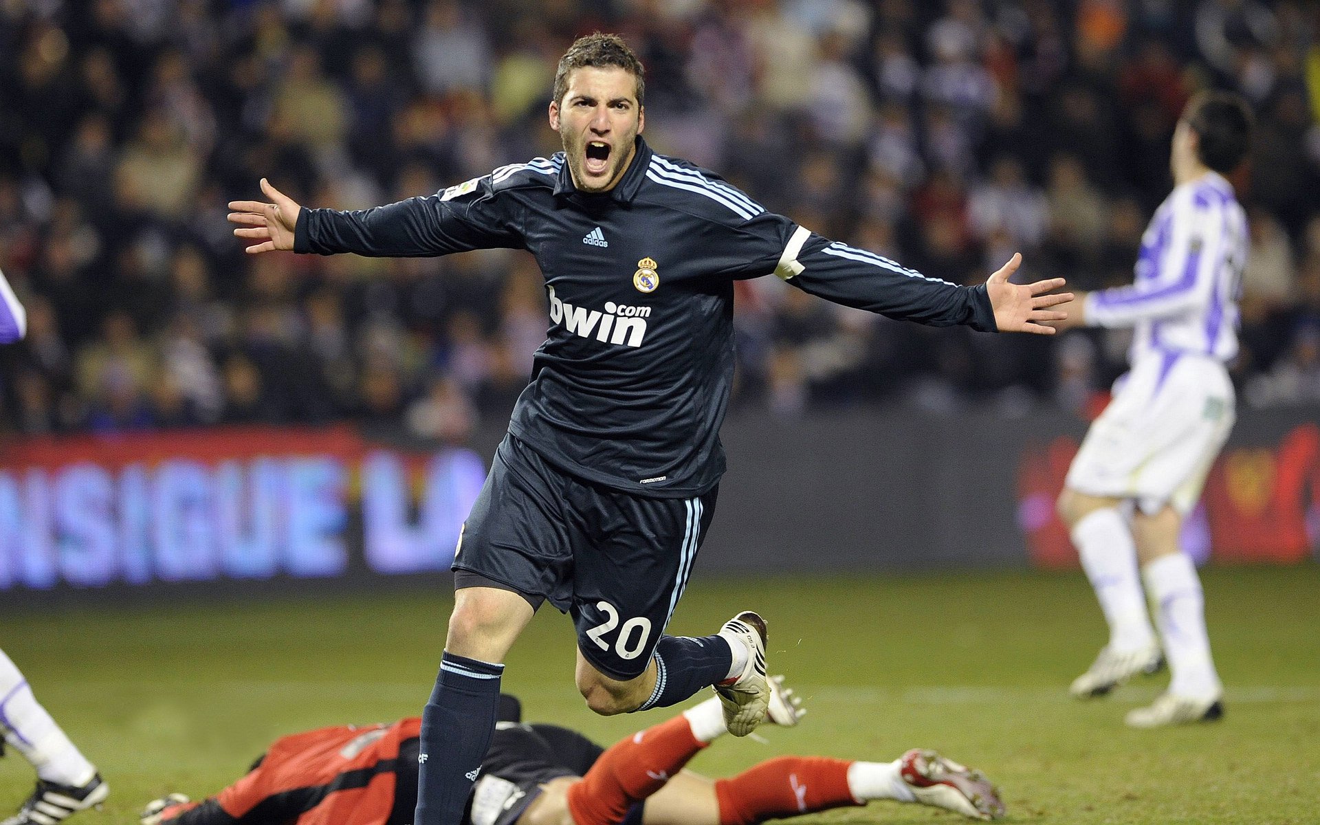 赫塔风采再现，客场力克对手占据优势，赫塔对沙尔克