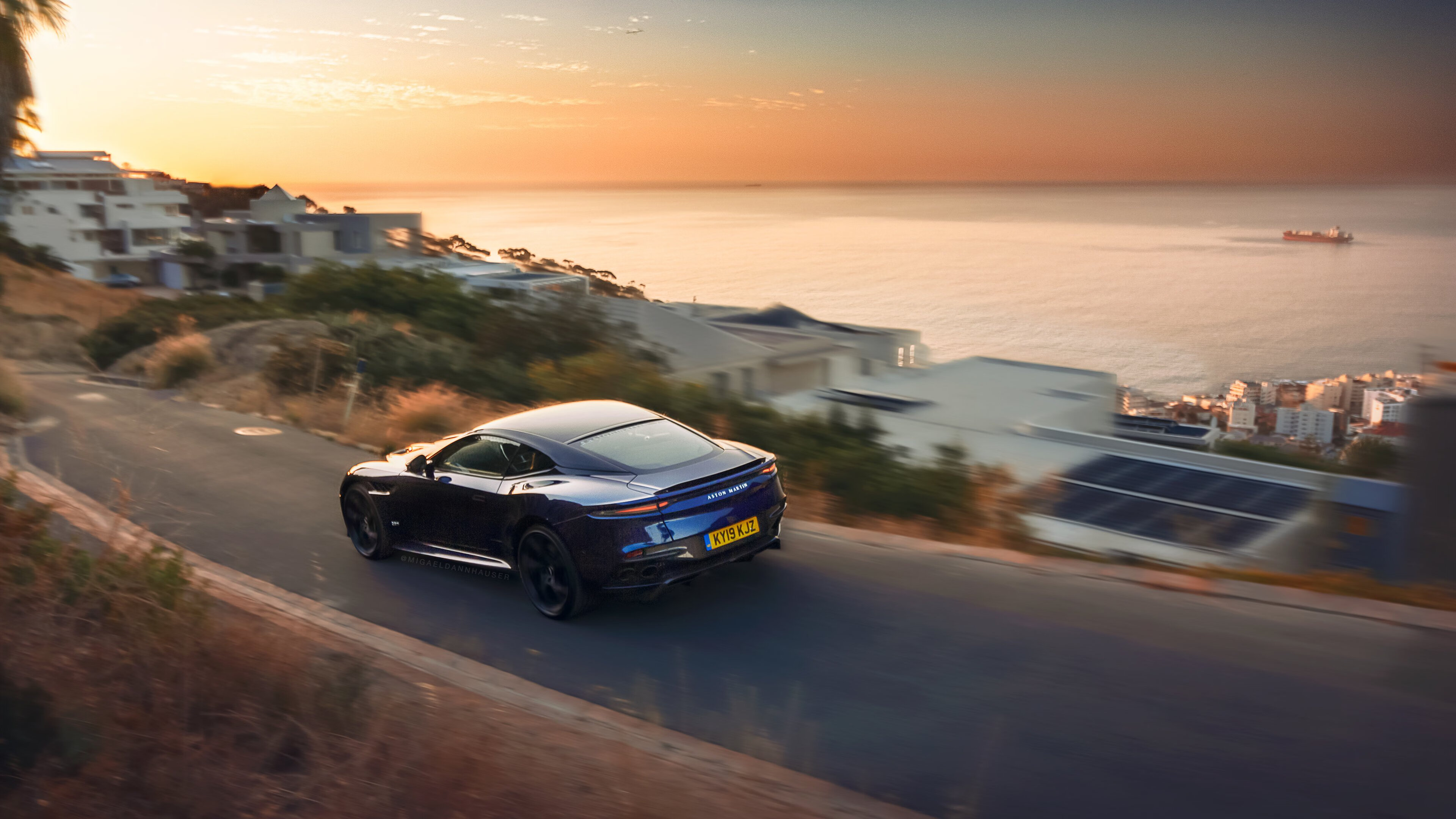 B体育-赫尔城一波三连胜，积分榜攀升！，赫尔城老板