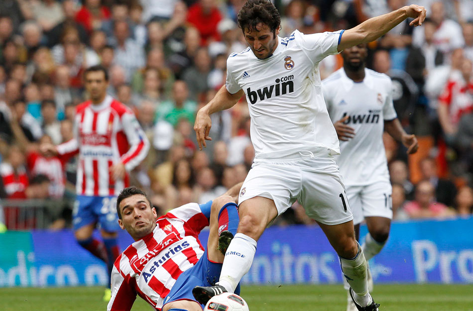 包含b体育下载：西甲希洪竞技的进攻风格与战术演变的词条